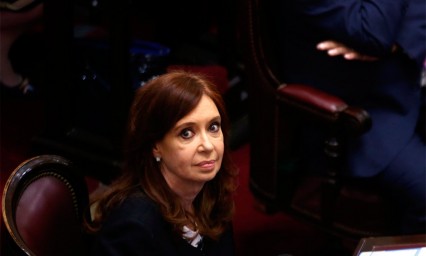 Acusan a Cristina Fern&aacute;ndez de "traici&oacute;n a la patria"
