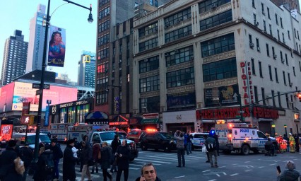 Reportan explosi&oacute;n en terminal de autobuses de Manhattan