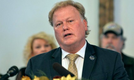 Confirman suicidio de legislador acusado de acoso en EU