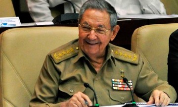 Ra&uacute;l Castro demora permanencia en el poder