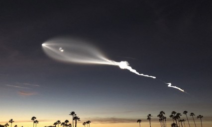Lanzamiento de SpaceX irrumpe el cielo de California