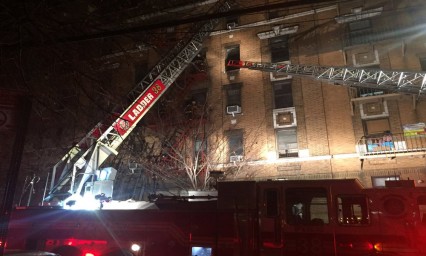 Incendio deja m&aacute;s de una decena de muertos en Nueva York