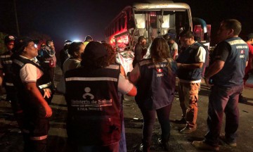 Deja decenas de muertos accidente de autobús en Perú