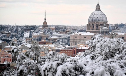 Intensa nevada paraliza la eterna Roma