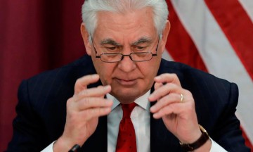 Cesa Trump a secretario de Estado, Rex Tillerson