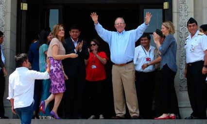 Juez aprueba impedimento de salida del pa&iacute;s a Kuczynski por 18 meses