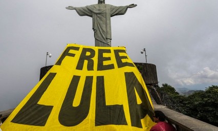 &nbsp;Lidera Lula sondeos pese a arresto