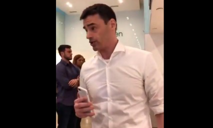 Lo viralizan por amenazar a empleados de restaurante por hablar espa&ntilde;ol