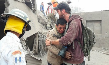 Vuelve a entrar en actividad Volc&aacute;n de Fuego; suman 75 muertos