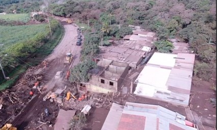 Asciende a 100 muertos por volc&aacute;n en Guatemala