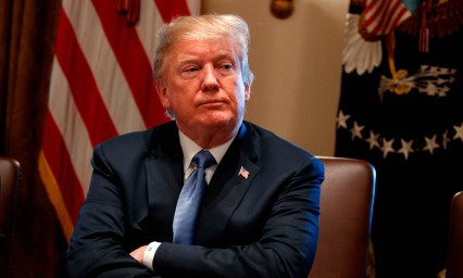 Sugiere Trump la deportaci&oacute;n inmediata