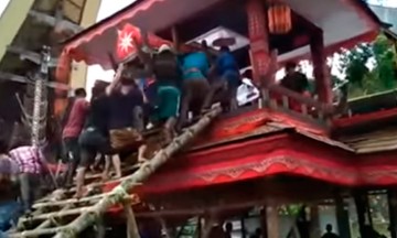 Un hombre muere tras caerle encima el ata&uacute;d de su madre