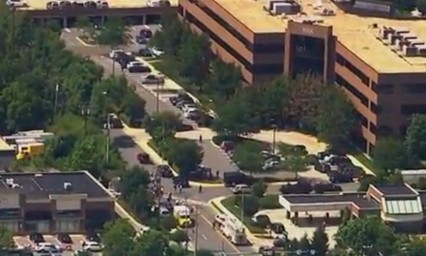 Tiroteo en un peri&oacute;dico local de EU deja al menos 5 muertos