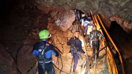 Rescatan a los 12 ni&ntilde;os tailandeses atrapados en cueva
