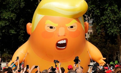 Beb&eacute; Trump vuela sobre Londres