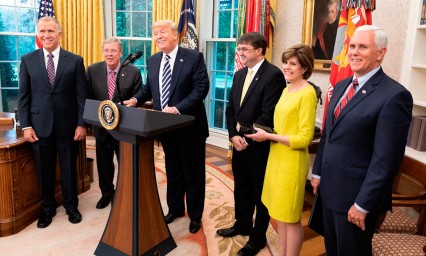 Pide Trump m&aacute;xima seguridad fronteriza por violencia en M&eacute;xico