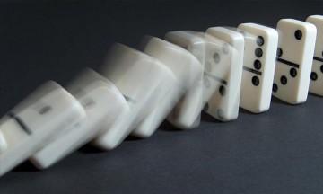 Frustra mosca record de fichas de domin&oacute;