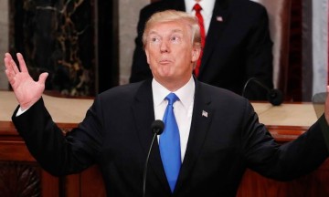 Donald Trump cancela aumento salarial a trabajadores federales