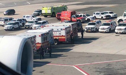 Ponen en cuarentena a avi&oacute;n con pasajeros enfermos en Nueva York 
