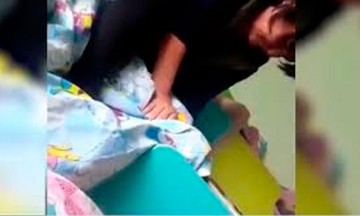 V&iacute;deo: Educadora estrangula a una ni&ntilde;a de un a&ntilde;o