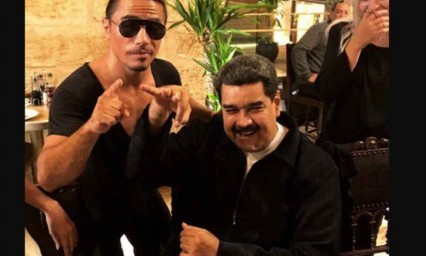VIDEO: En plena crisis venezolana, Maduro disfruta de los cortes de Salt Bae