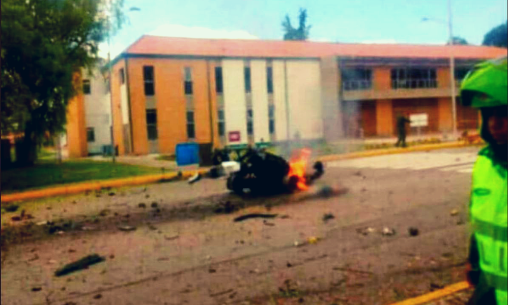 Mueren al menos 10 persona tras explosión de coche bomba en Bogóta 