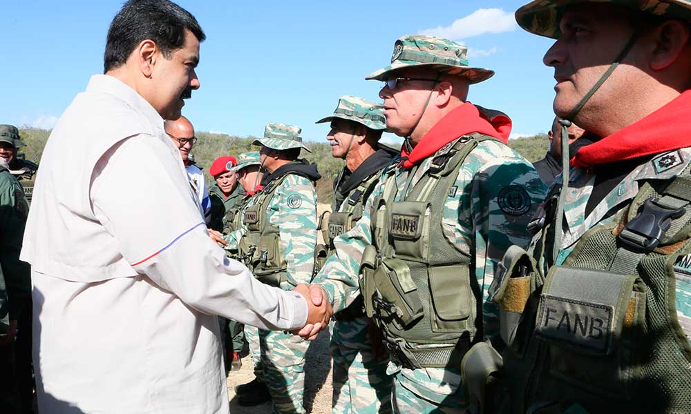 Inicia Maduro ejercicios militares con el grito "fuera Trump de Venezuela"