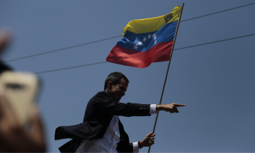 Guaid&oacute; llega al aeropuerto internacional de Caracas