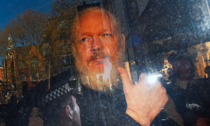 Detienen en Londr&eacute;s a Julian Assange, fundador de WikiLeaks