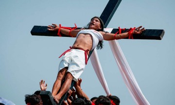 Filipinas resucita la pasi&oacute;n de Cristo con sangre y sudor