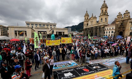 Colombianos realizan paro nacional