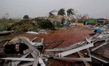 Cicl&oacute;n Fani se debilita tras dejar tres muertos y decenas de heridos en India