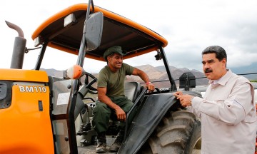 Ordena Maduro m&aacute;xima alerta a las tropas en frontera con Colombia