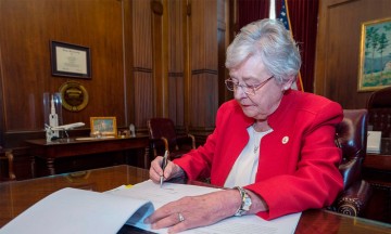 Aprueban en Alabama ley antiaborto