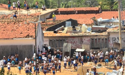 Suman 57 muertos por pelea en c&aacute;rcel de Brasil