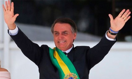 Despide Bolsonaro a ministro militar