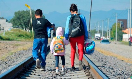Exigen aulas para ni&ntilde;os migrantes