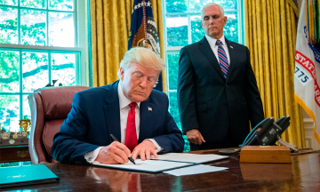 Anuncia Trump sanci&oacute;n a l&iacute;der iran&iacute;