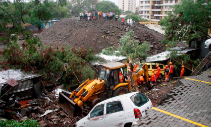 Al menos 17 muertos al desplomarse un muro en la India
