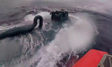 Guarda costas de EU decomisan drogas a submarino