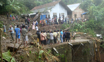 Reportan m&aacute;s de 100 muertos por lluvias en Asia