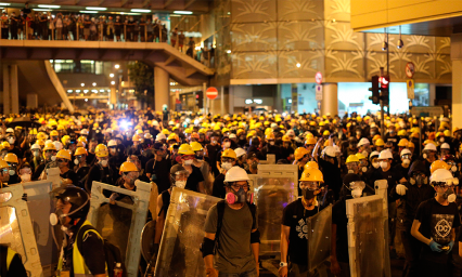 Se manifiestan en Hong Kong por reforma democr&aacute;tica