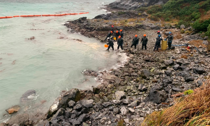 Caen 40 mil litros de diesel al mar por derrame