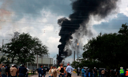 Se incendia refiner&iacute;a en Texas