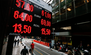 Argentina apela al control cambiario