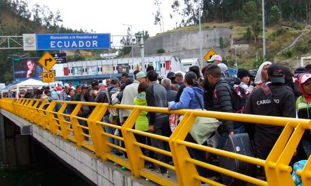 Ecuador dejará pasar a venezolanos visados