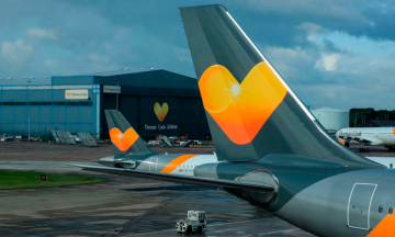 Rescatan en Canc&uacute;n a brit&aacute;nicos varados por cierre de agencia