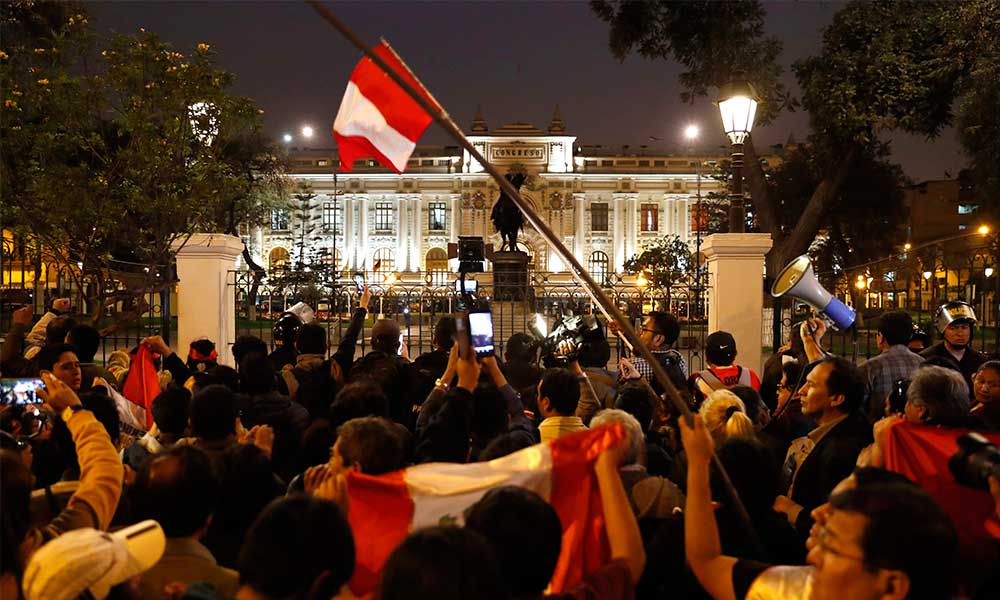 Respalda la OEA a Vizcarra ante la crisis en Perú