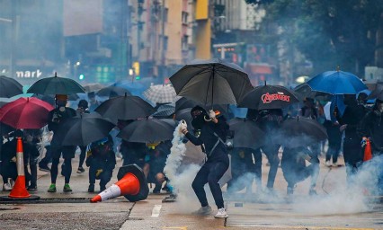 Vuelven a desafiar ley antim&aacute;scaras en Hong Kong