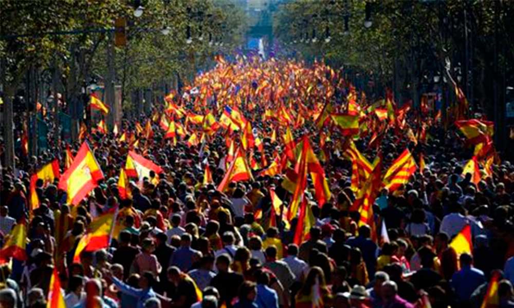 Miles de personas marchan en Barcelona